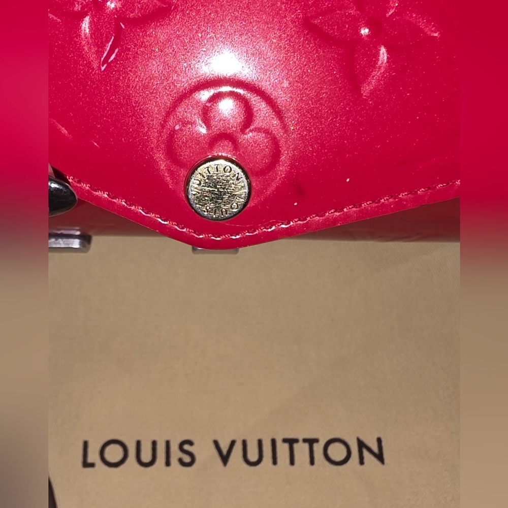 🚫SOLD🚫 Louis Vuitton Vernis | Red Sarah Wallet 💕 | - Picture 8 of 9